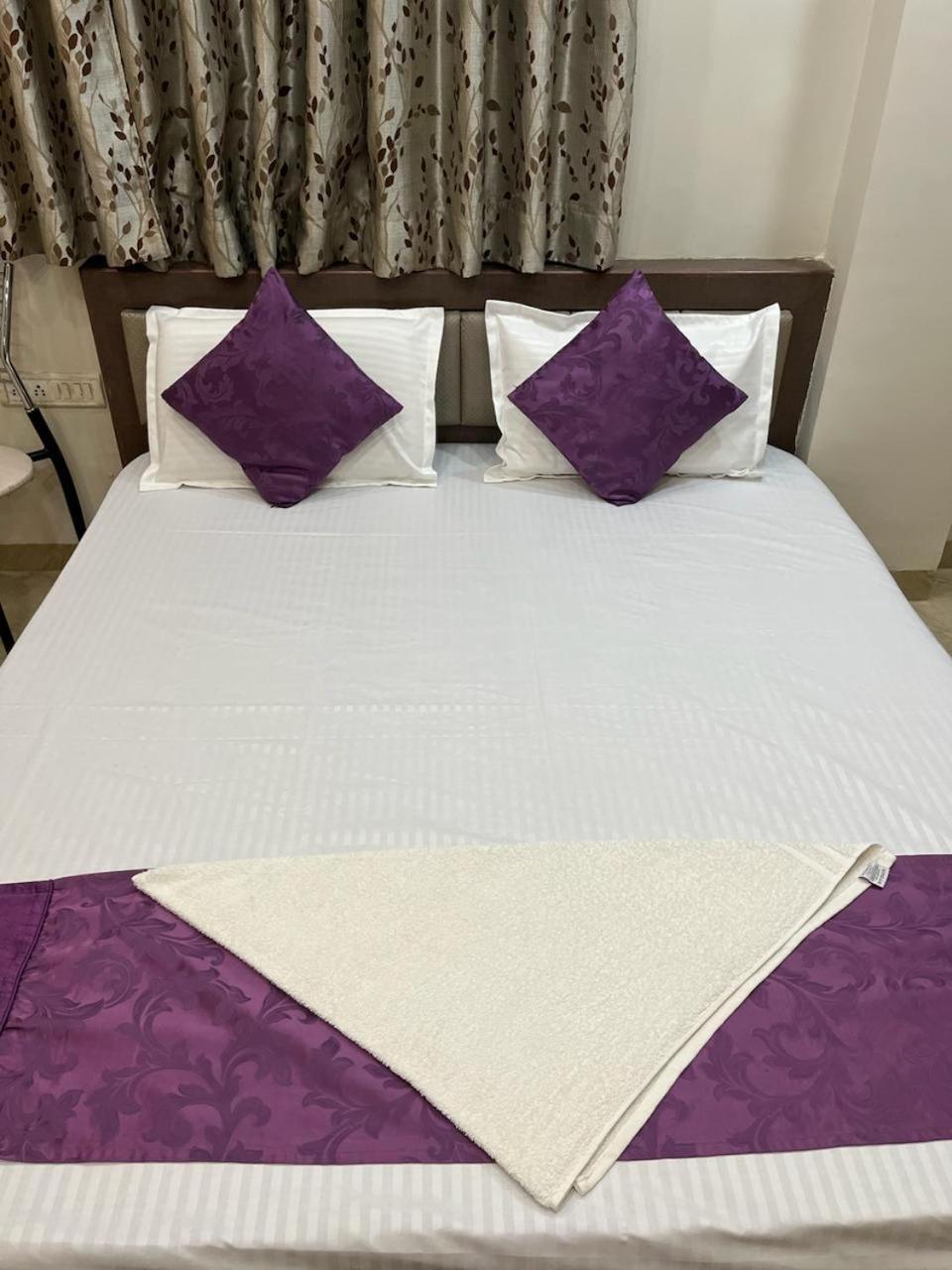 Lavish Living Villa Varanasi Exterior photo