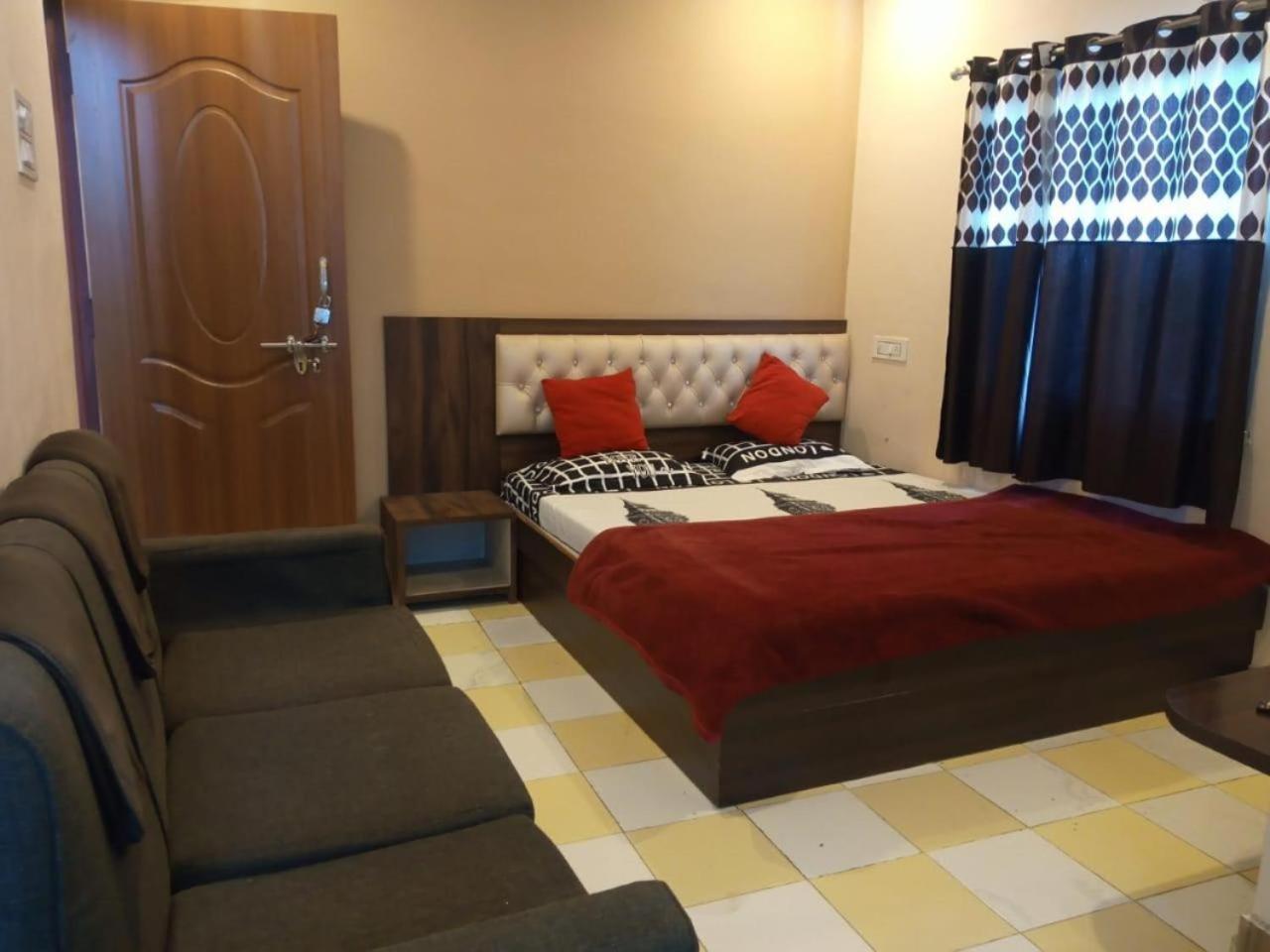Lavish Living Villa Varanasi Exterior photo